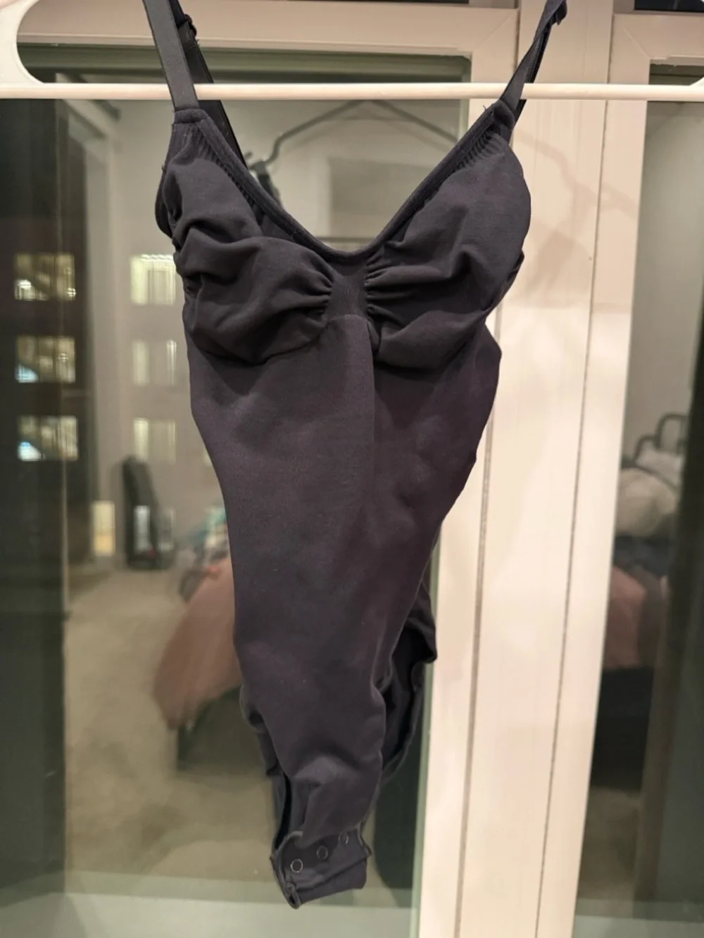 SKIMS Black Seamless Sculpting Bodysuit - Picture 3 of 3